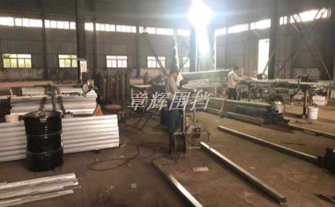 城市化進(jìn)程中，pvc圍擋在城市建設(shè)中起到了哪些作用？(城市化改造中的pvc圍擋應(yīng)用)