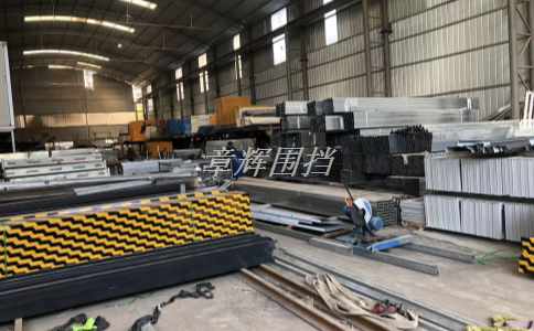 城市化進(jìn)程中，pvc圍擋在城市建設(shè)中起到了哪些作用？(城市化改造中的pvc圍擋應(yīng)用)