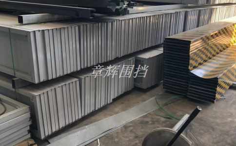 噴涂和烤漆兩種表面處理方式價(jià)格差距大嗎？（比較pvc圍擋噴涂和烤漆表面處理的價(jià)格）